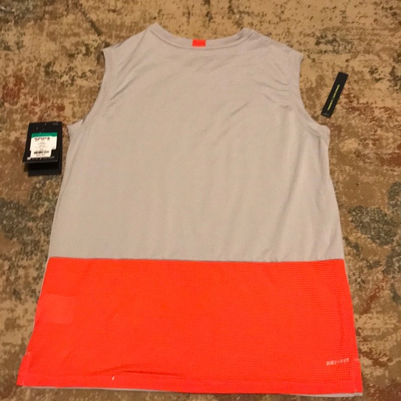 NWT Nike big boys muscle tee, size x-large.. - Picture 3 of 5